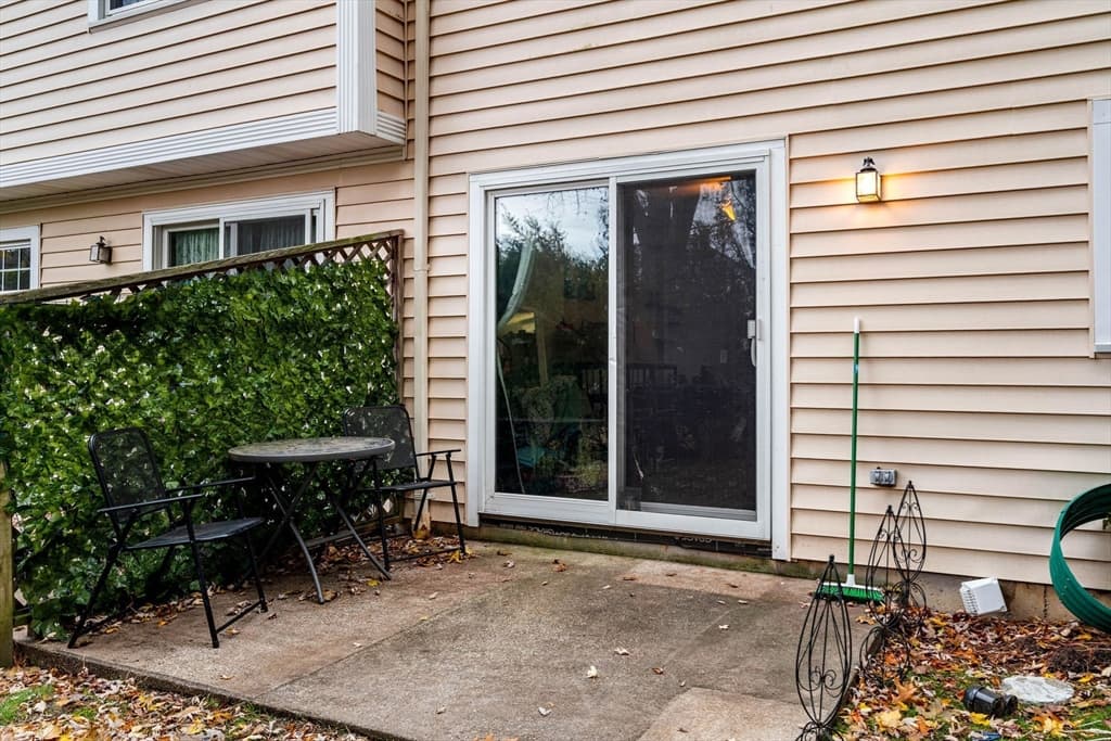 Condominium at 23 Magnolia St # 2, Attleboro MA 02703, Attleboro, photo 27 of 32