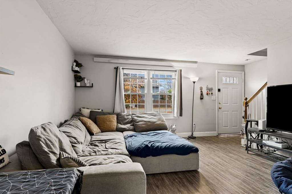 Condominium at 23 Magnolia St # 2, Attleboro MA 02703, Attleboro, photo 7 of 32