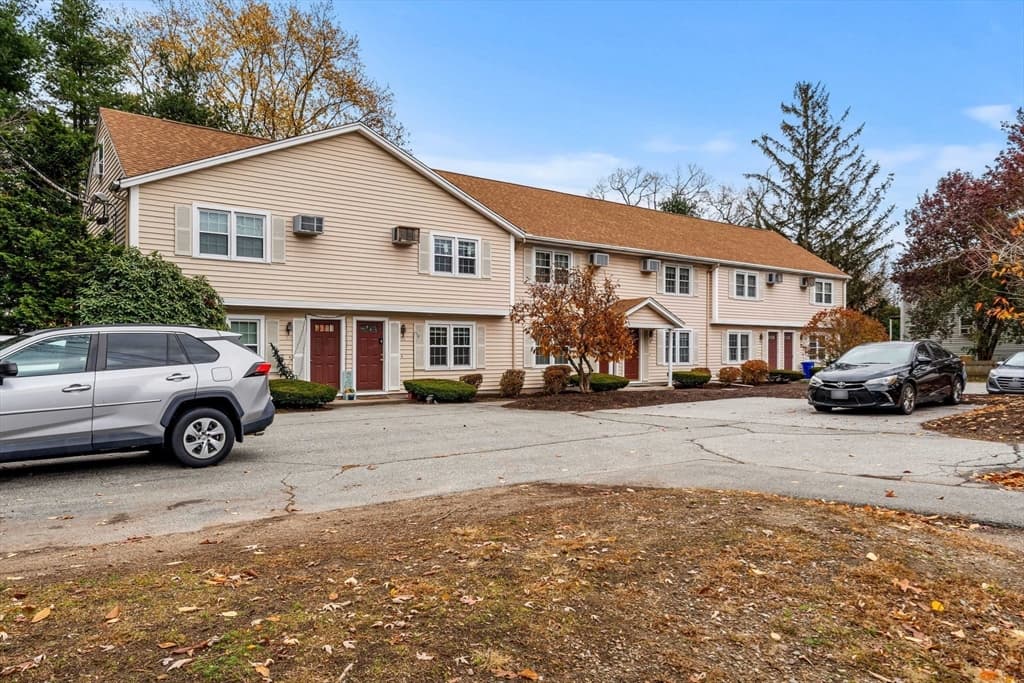 Condominium at 23 Magnolia St # 2, Attleboro MA 02703, Attleboro, photo 3 of 32