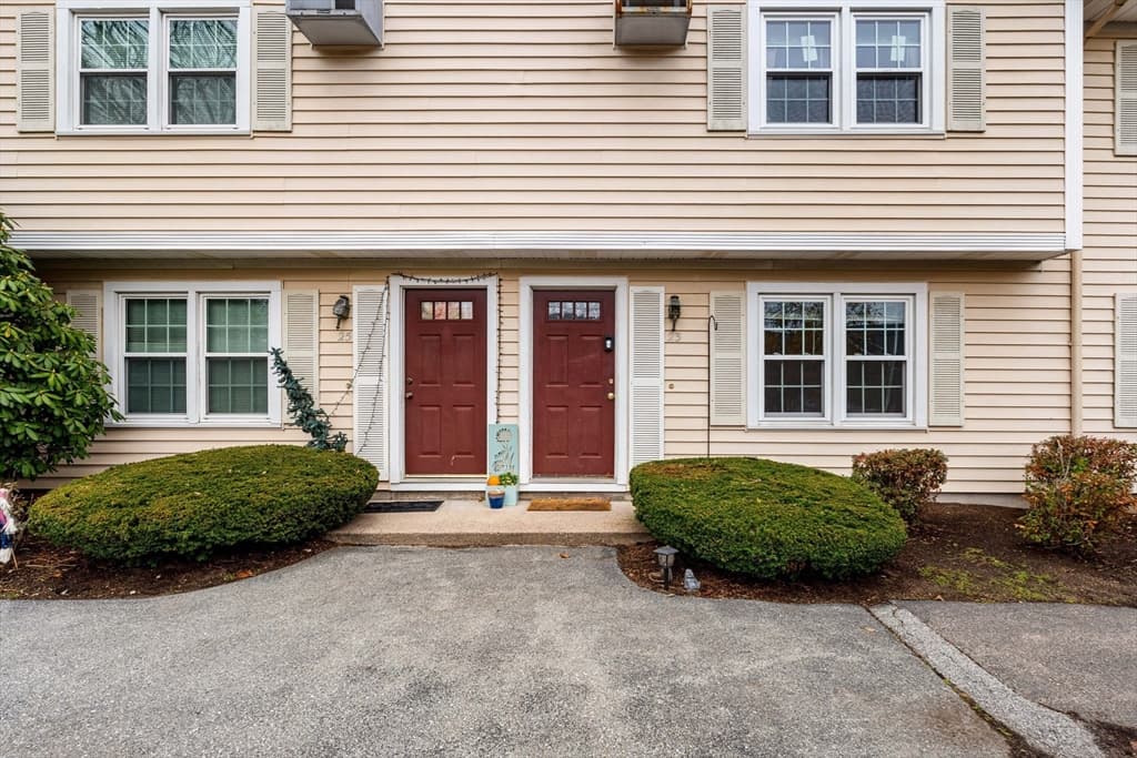 Condominium at 23 Magnolia St # 2, Attleboro MA 02703, Attleboro, photo 5 of 32
