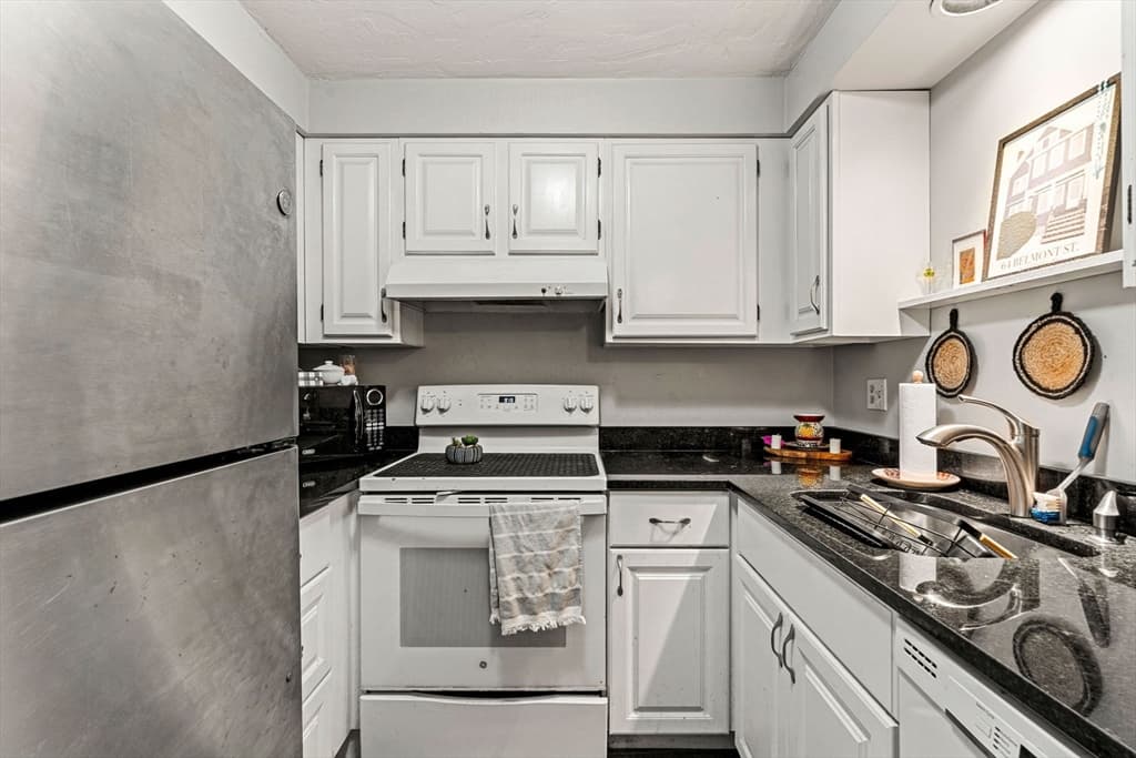 Condominium at 23 Magnolia St # 2, Attleboro MA 02703, Attleboro, photo 10 of 32
