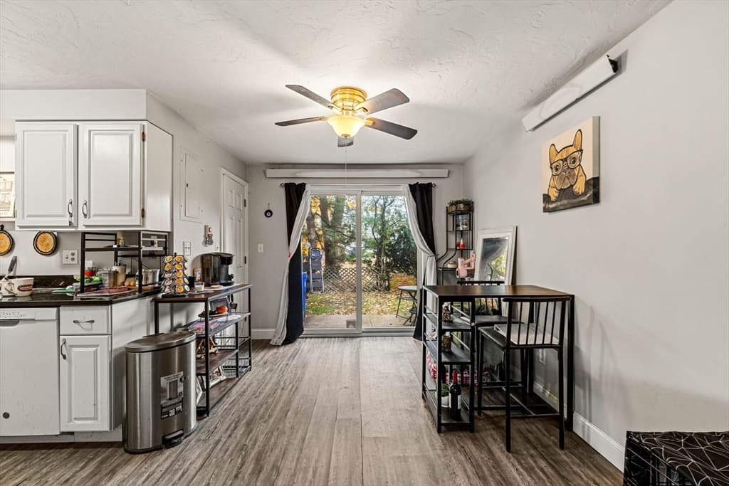 Condominium at 23 Magnolia St # 2, Attleboro MA 02703, Attleboro, photo 11 of 32