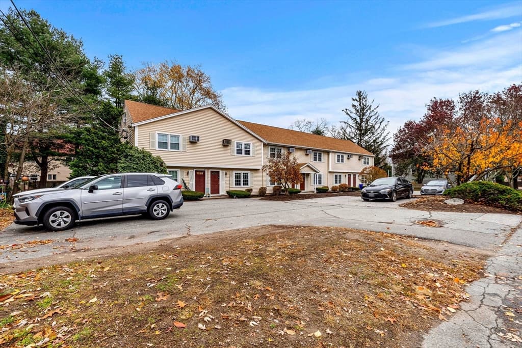 Condominium at 23 Magnolia St # 2, Attleboro MA 02703, Attleboro, photo 4 of 32