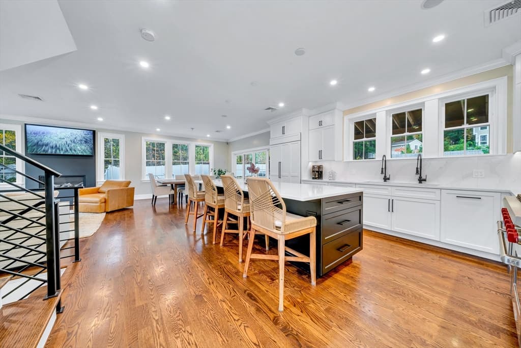 Single Family Residence at 4 Lowell St, Lynnfield MA 01940, Lynnfield, photo 2 of 42