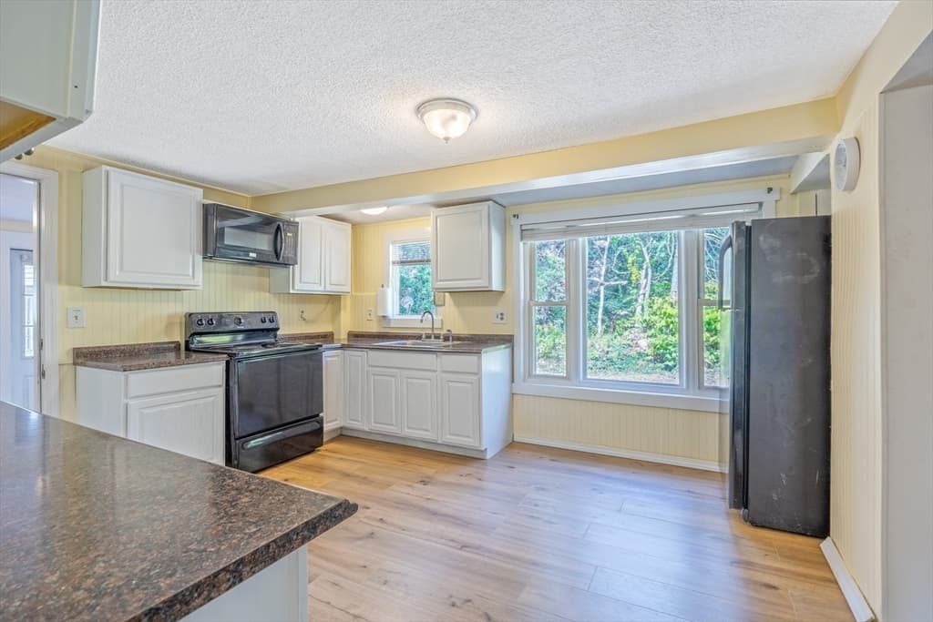 Single Family Residence at 763 Stony Hill Rd, Wilbraham MA 01095, photo 6 of 30