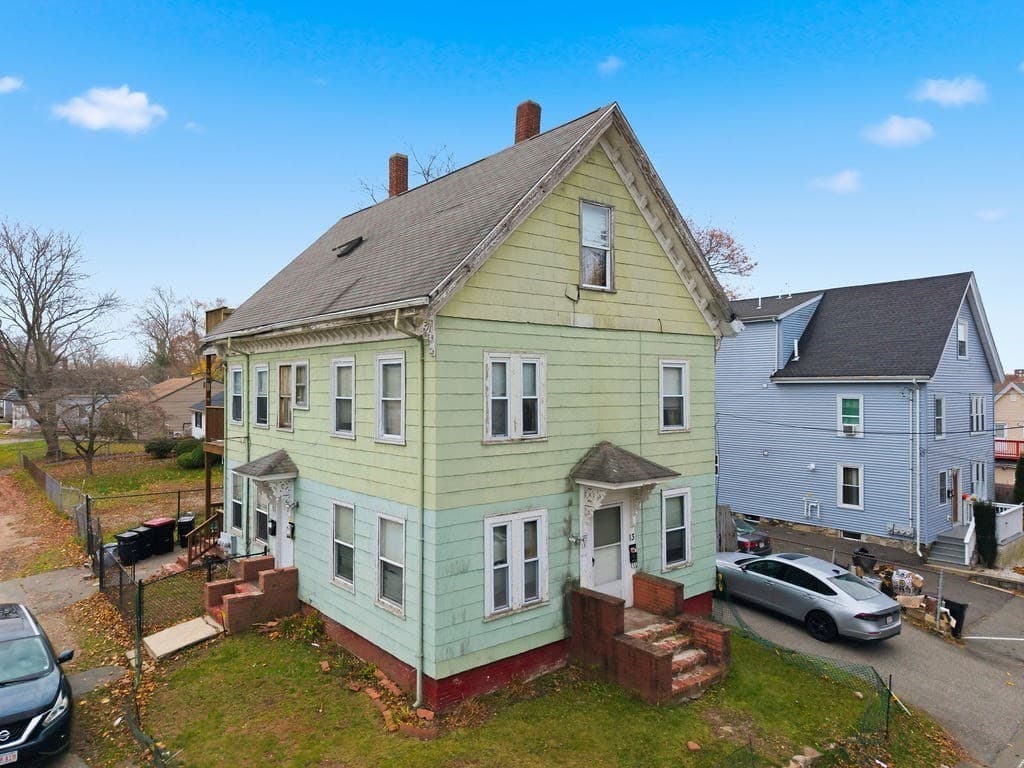 13 Standish St, Brockton MA 02302