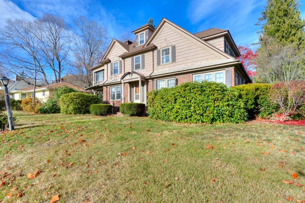 Single Family Residence at 24 Hadwen Road, Worcester MA 01602, photo 2 of 42