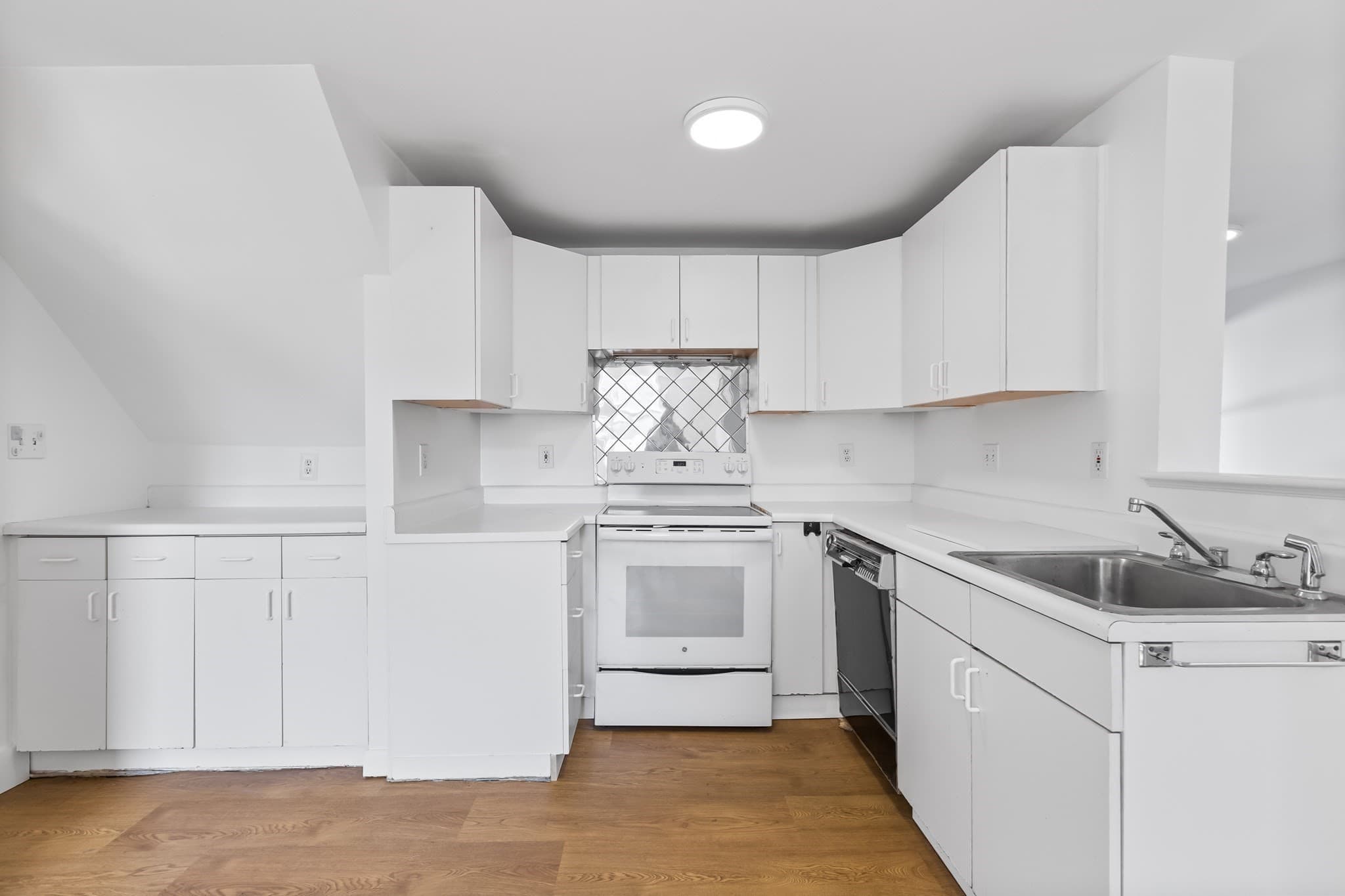 Single Family Residence at 114 Haverhill St, North Reading MA 01864, photo 12 of 29