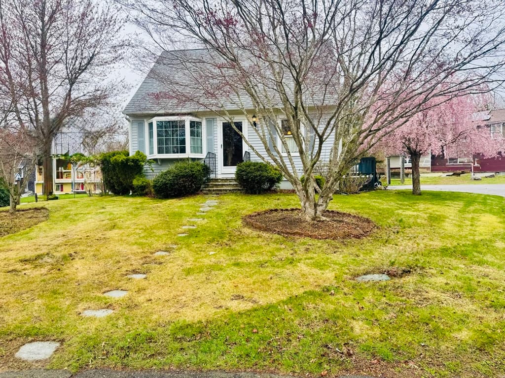 29 Elizabeth Ct, Dartmouth MA 02747