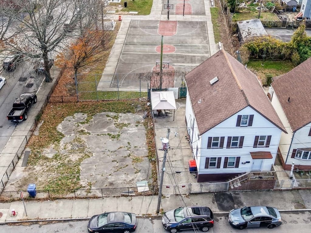 150 Blackmer St, New Bedford MA 02744 photo 4
