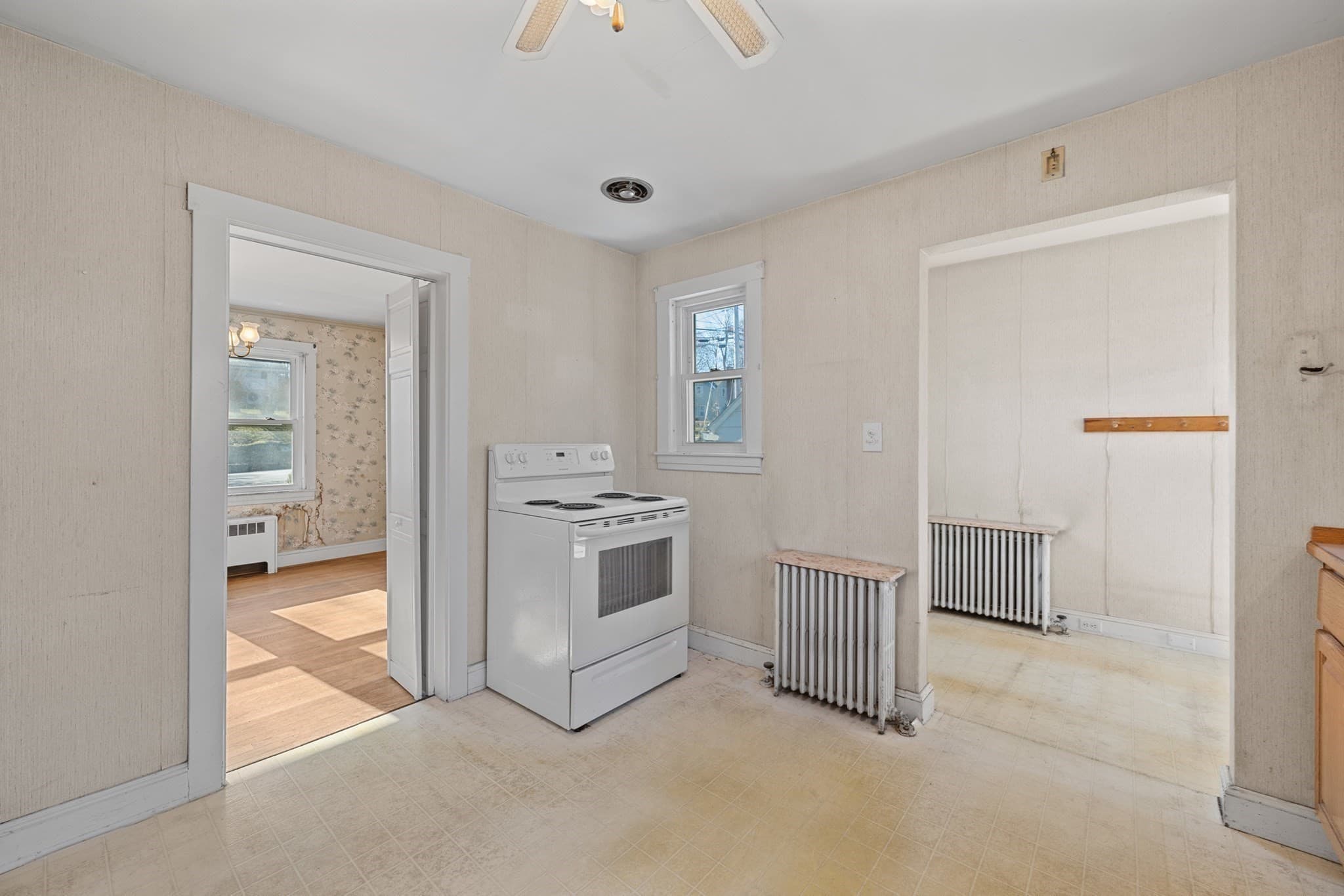 Single Family Residence at 212 Pearl St, Gardner MA 01440, photo 6 of 41