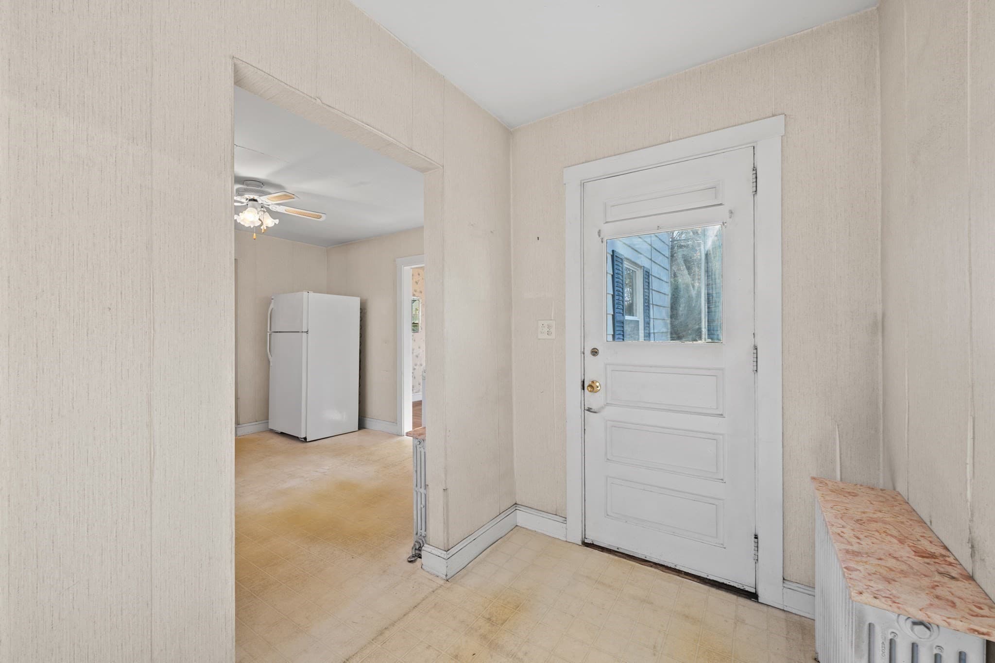 Single Family Residence at 212 Pearl St, Gardner MA 01440, photo 5 of 41