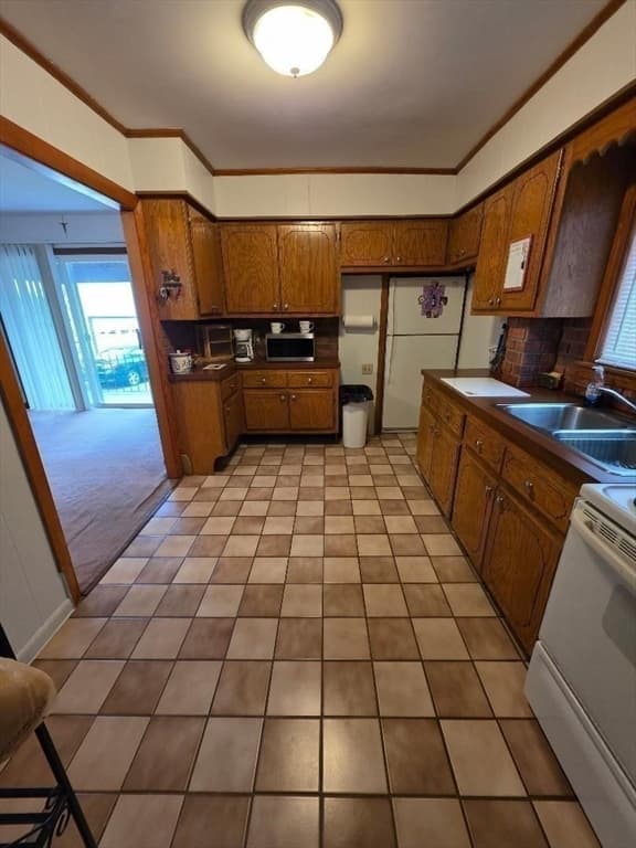 478 Tucker, Fall River MA 02721 photo 3