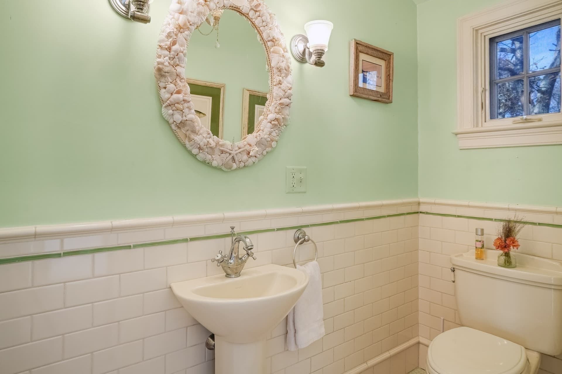 Single Family Residence at 4 Noman's Watch Road, Aquinnah MA 02535, photo 14 of 37