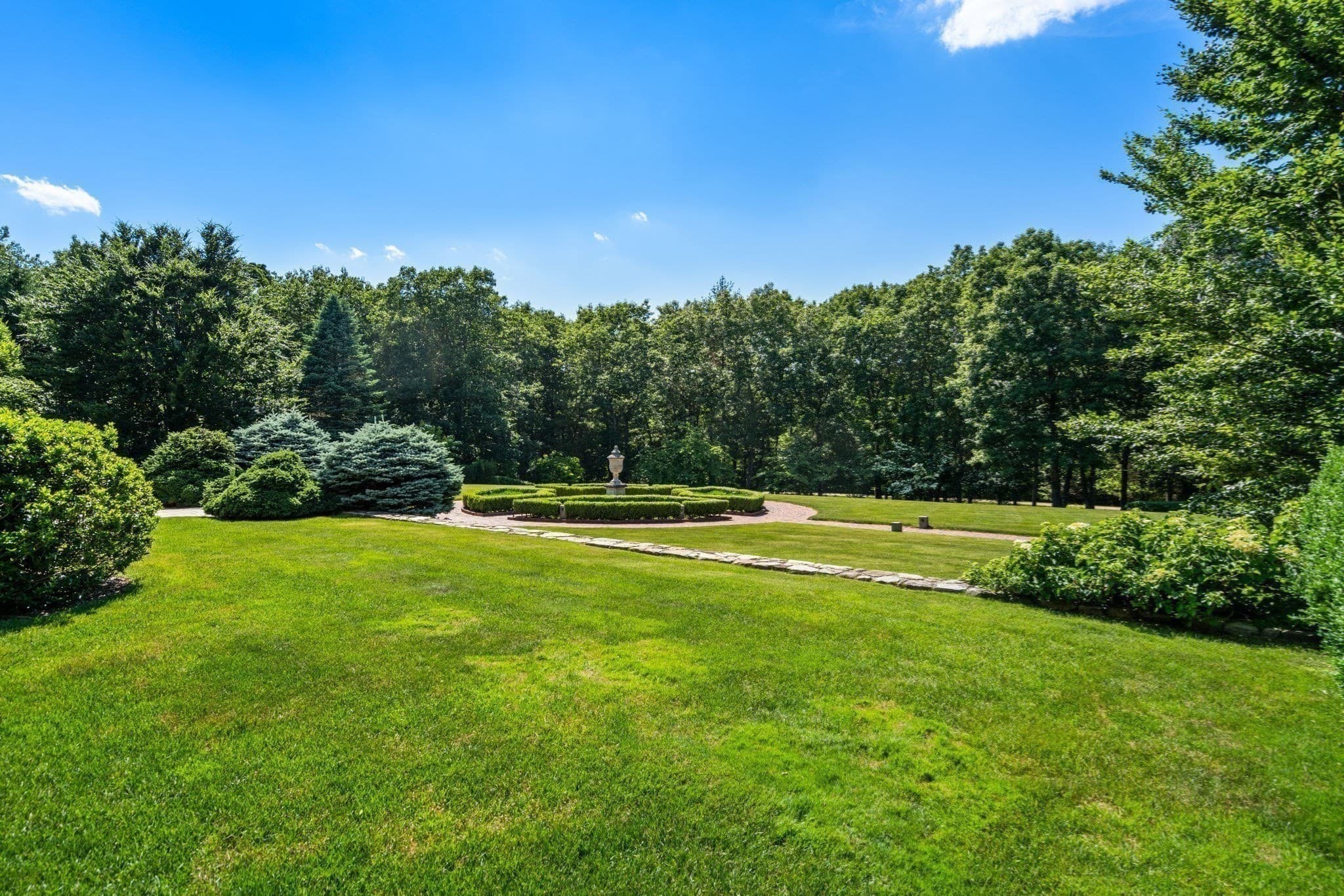 Single Family Residence at 495 Hugh Cargill Rd, Concord MA 01742, photo 5 of 42