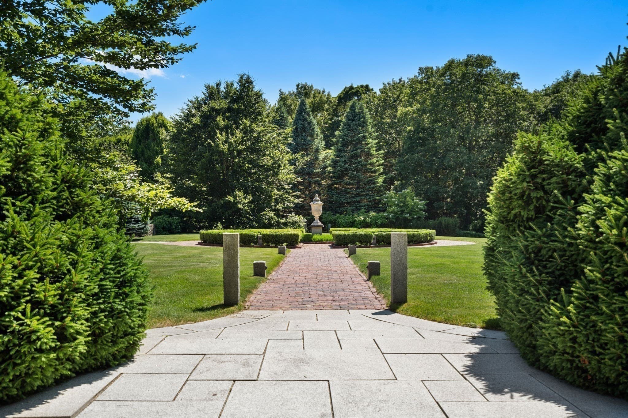 Single Family Residence at 495 Hugh Cargill Rd, Concord MA 01742, photo 4 of 42