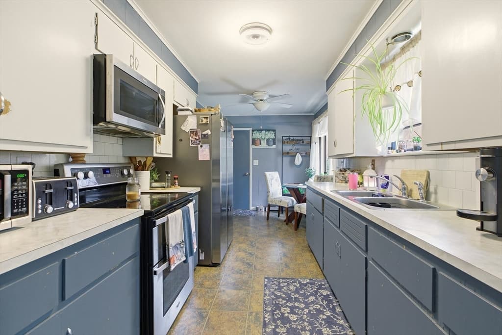 Single Family Residence at 507R Stafford, Tiverton RI 02878, photo 11 of 38