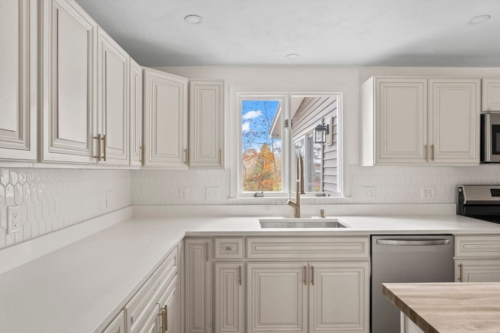 Single Family Residence at 32 Laurel Ln, Raynham MA 02767, photo 7 of 30