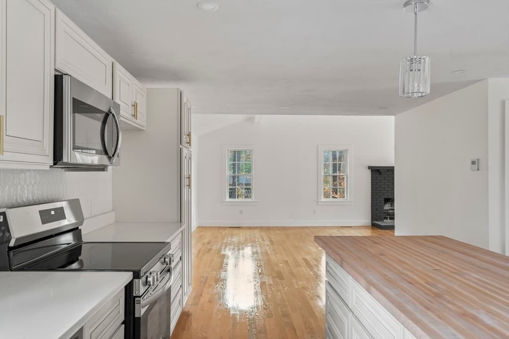 Single Family Residence at 32 Laurel Ln, Raynham MA 02767, photo 8 of 30