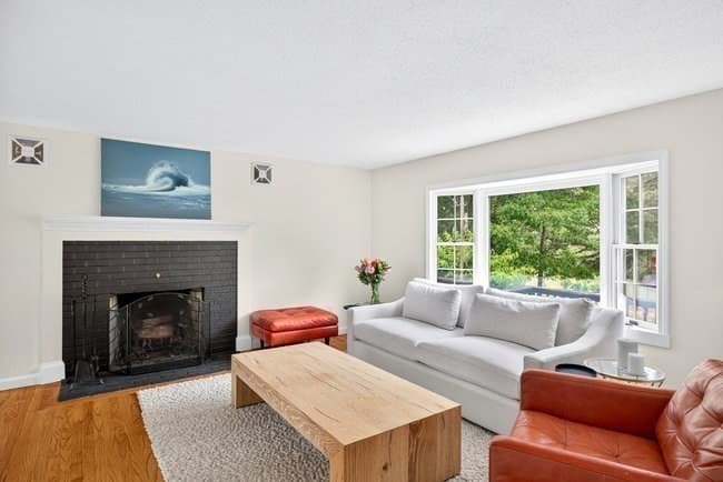 Single Family Residence at 20 Mutiny Way, Mashpee MA 02649, photo 5 of 34