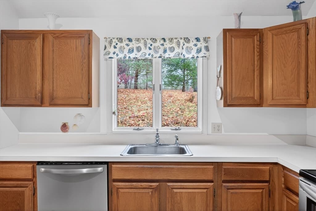 Single Family Residence at 33 Duck Marsh Ln, Chatham MA 02633, Chatham, photo 18 of 36