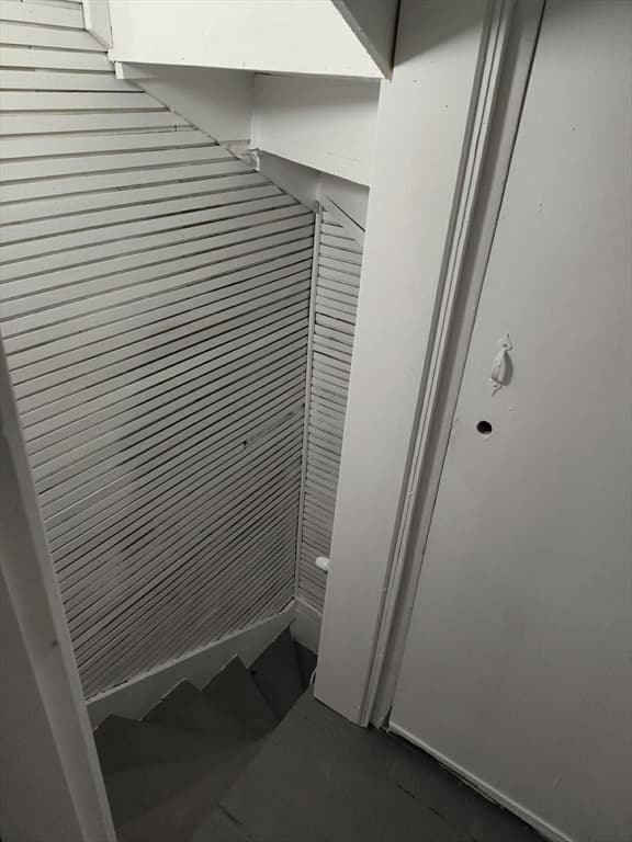 2 Family - 2 Units Up/Down at 17 Wallace Pl, Pittsfield MA 01201, Pittsfield, photo 6 of 13