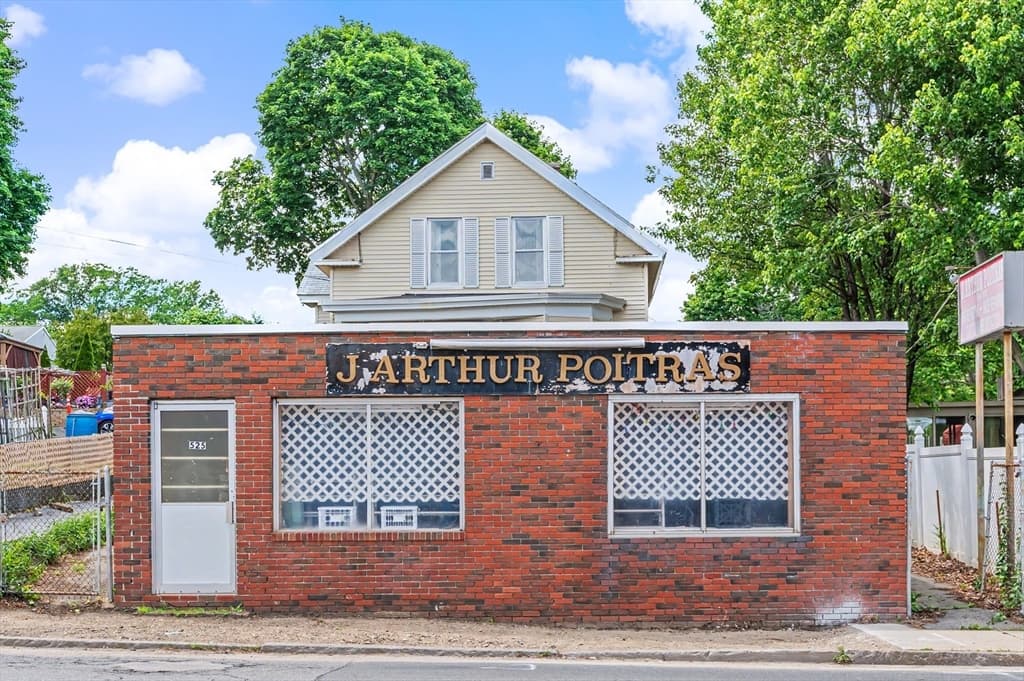 525 Chelmsford St, Lowell MA 01851
