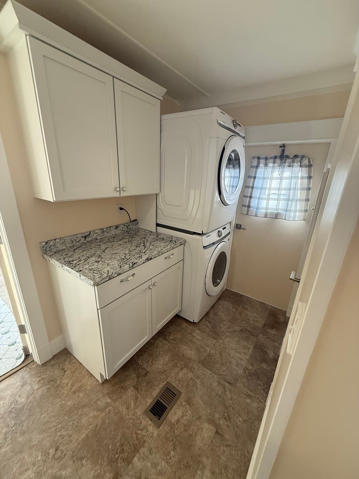 Mobile Home at 6 Center Street, Brimfield MA 01010, photo 7 of 15