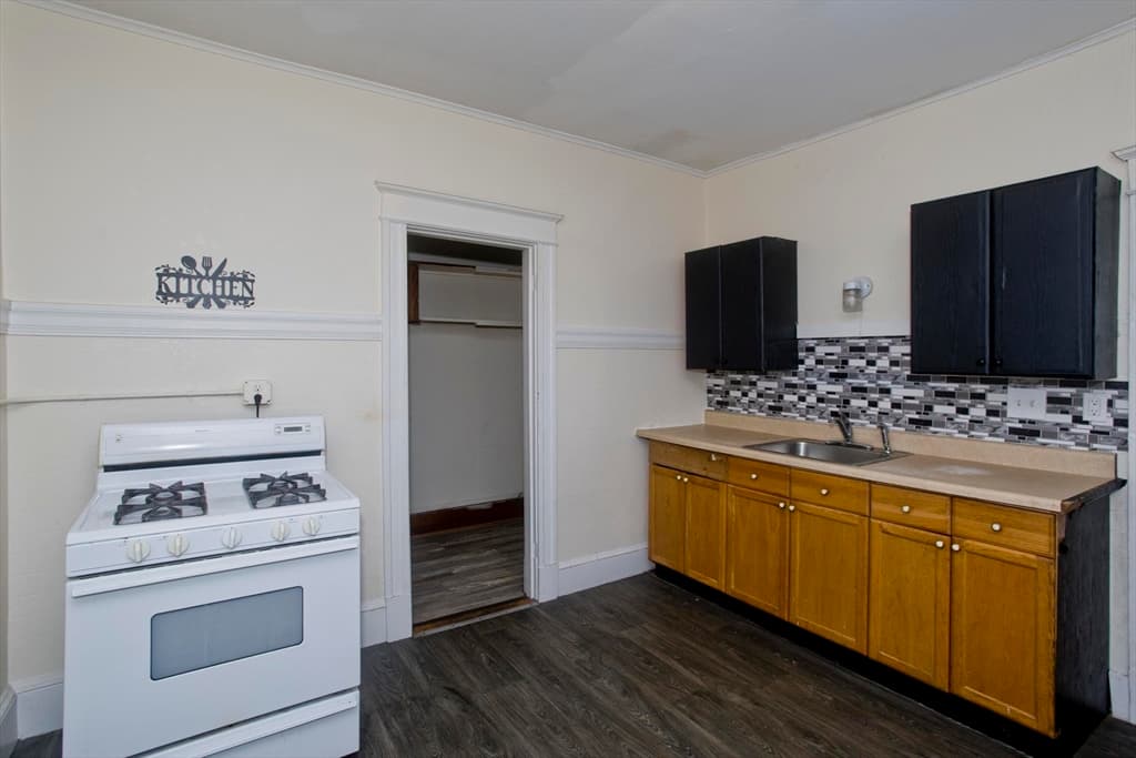 5-9 Family at 228 Belmont Ave, Springfield MA 01108, Springfield, photo 16 of 41