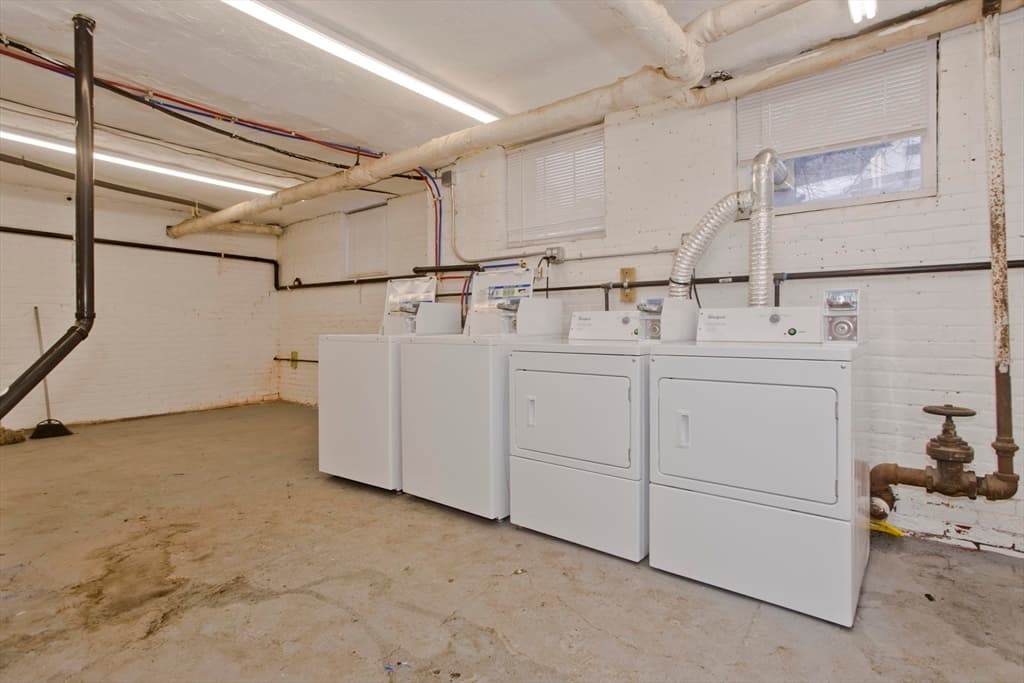 5-9 Family at 228 Belmont Ave, Springfield MA 01108, Springfield, photo 34 of 41