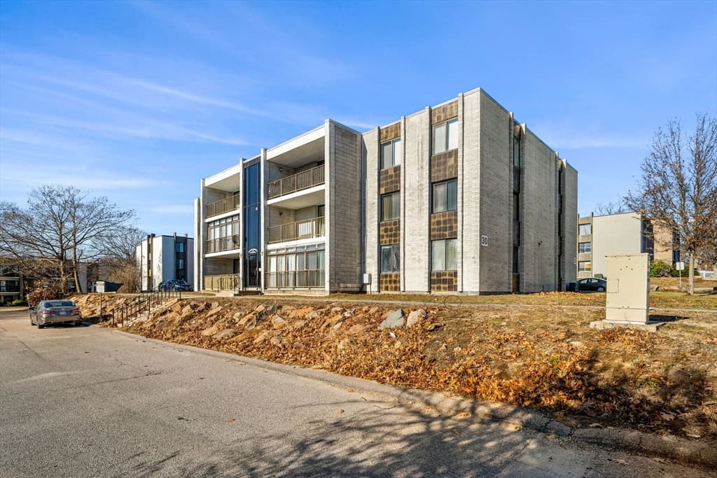 30 Skyline Dr # 6, Braintree MA 02184