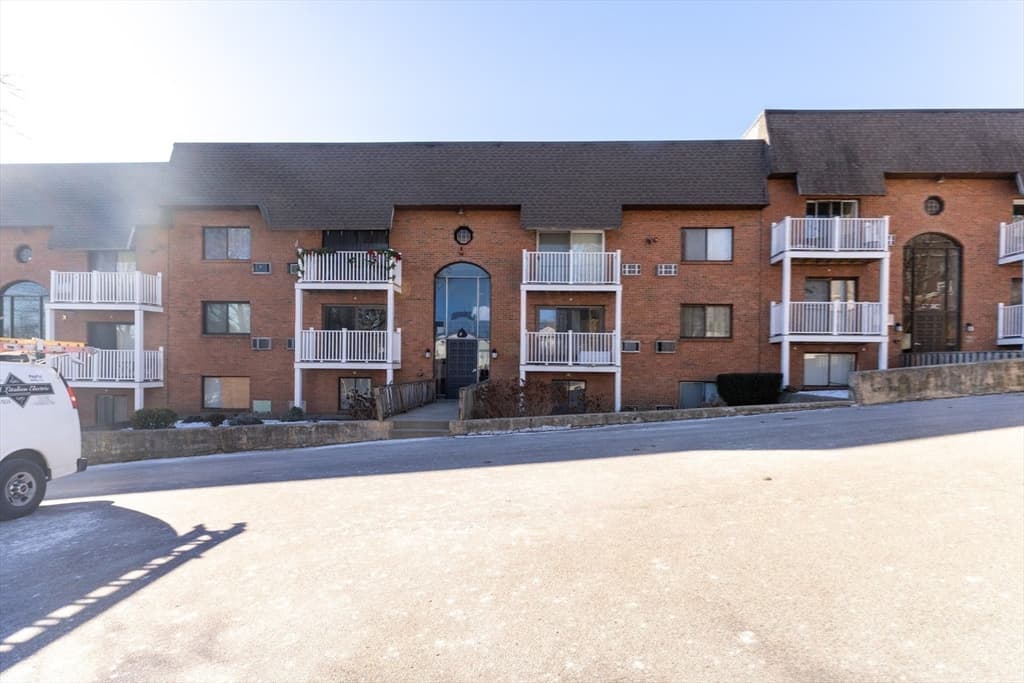 Condominium at 273 West Main St # B12, Marlborough MA 01752, Marlborough, photo 36 of 37