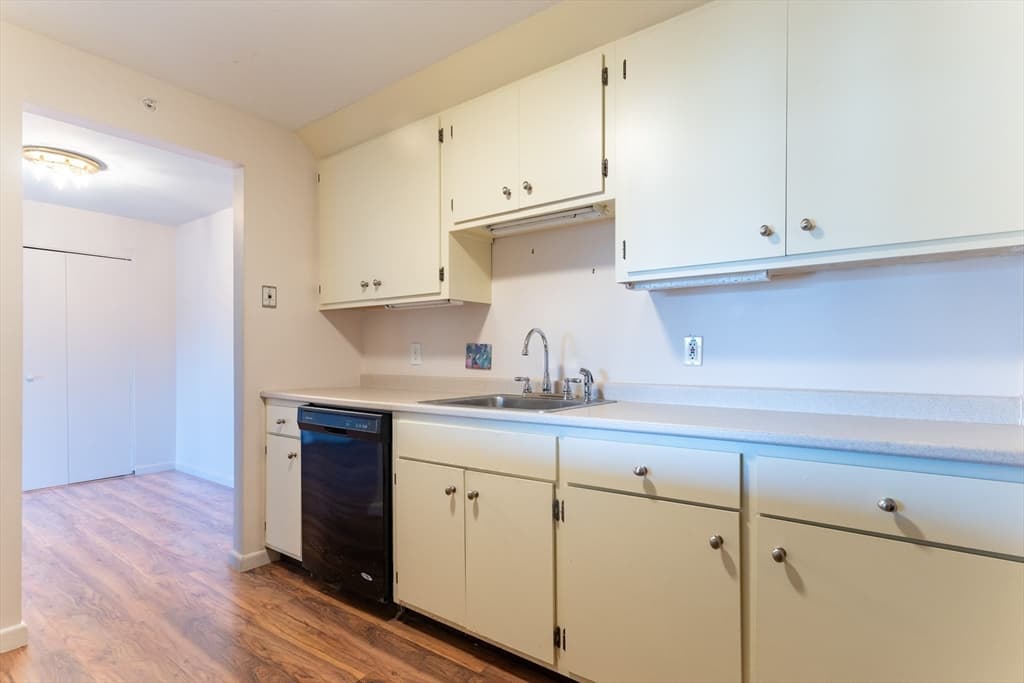 Condominium at 273 West Main St # B12, Marlborough MA 01752, Marlborough, photo 14 of 37
