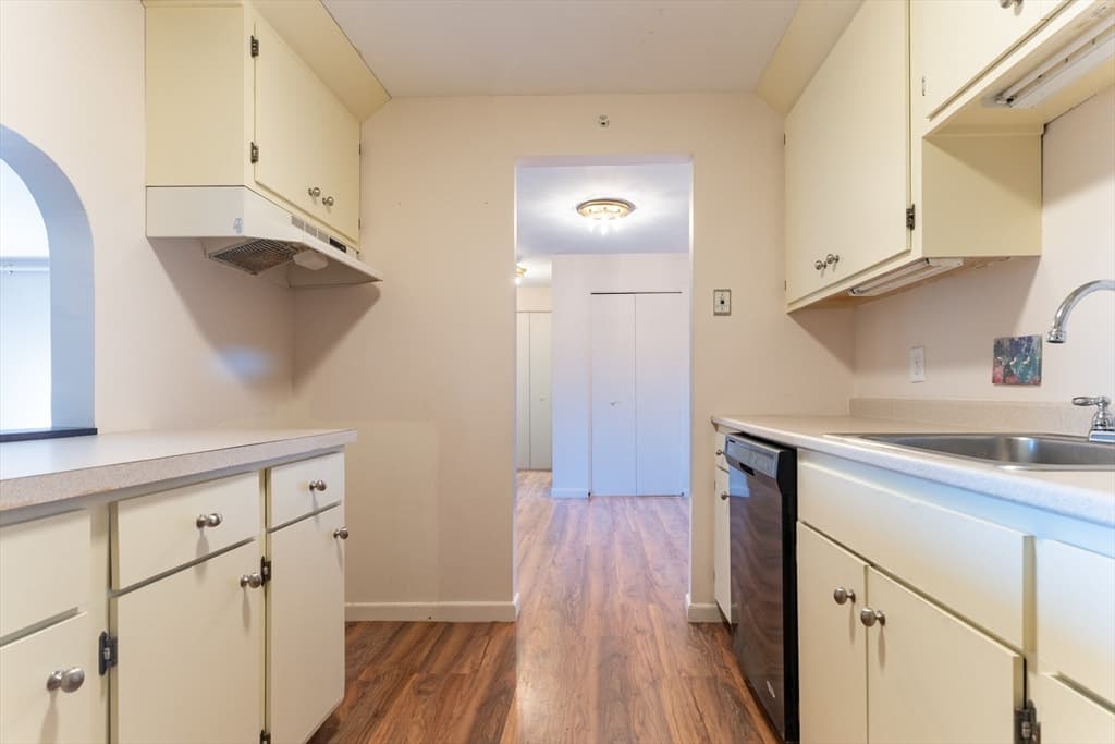 Condominium at 273 West Main St # B12, Marlborough MA 01752, Marlborough, photo 15 of 37