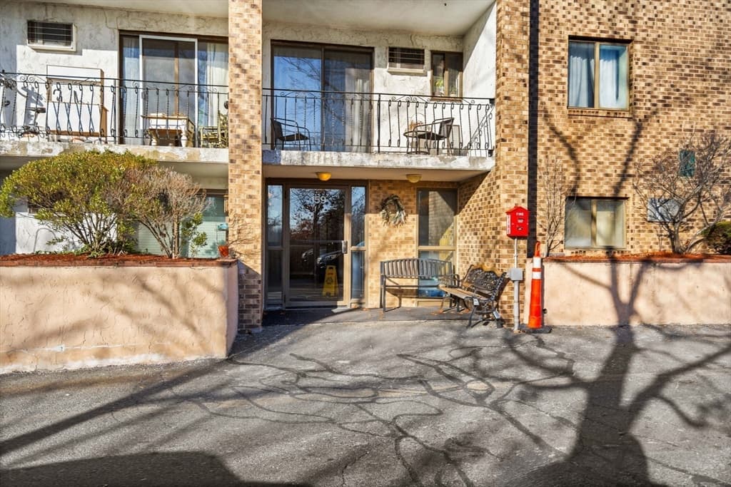 Condominium at 159 Franklin # E6, Stoneham MA 02180, Stoneham, photo 2 of 22