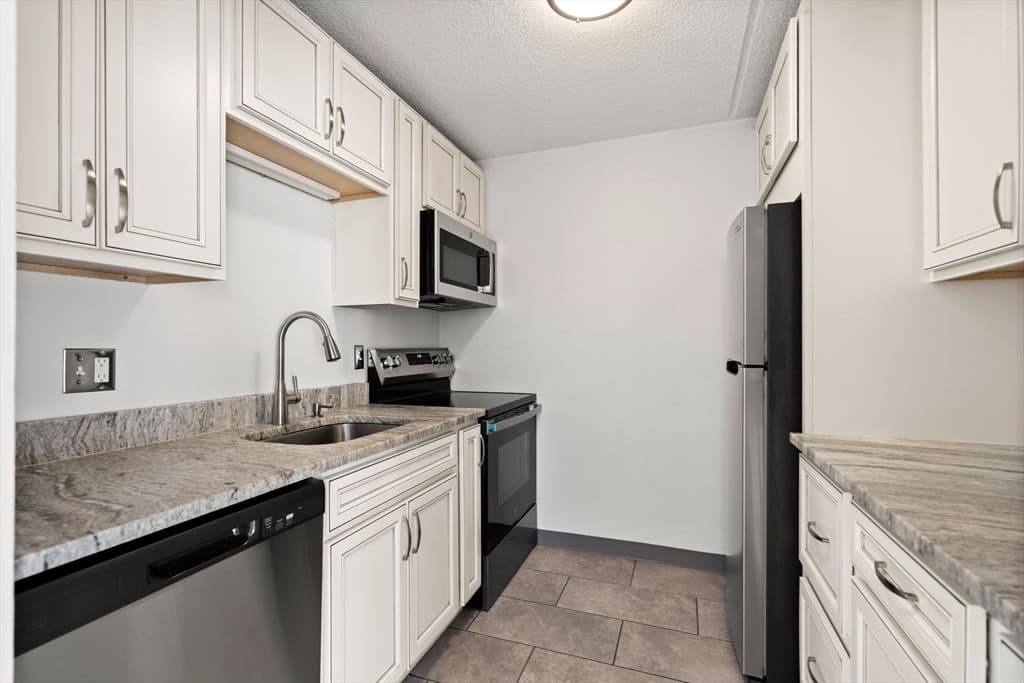 Condominium at 159 Franklin # E6, Stoneham MA 02180, Stoneham, photo 13 of 22