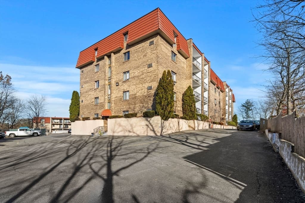 159 Franklin # E6, Stoneham MA 02180