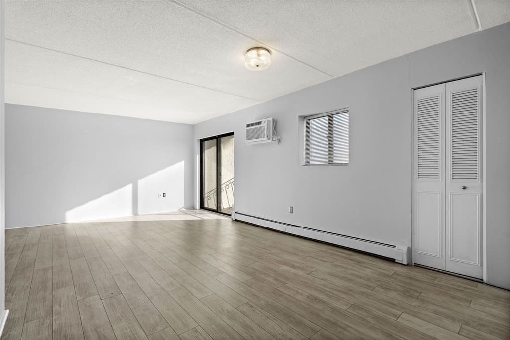 Condominium at 159 Franklin # E6, Stoneham MA 02180, Stoneham, photo 5 of 22