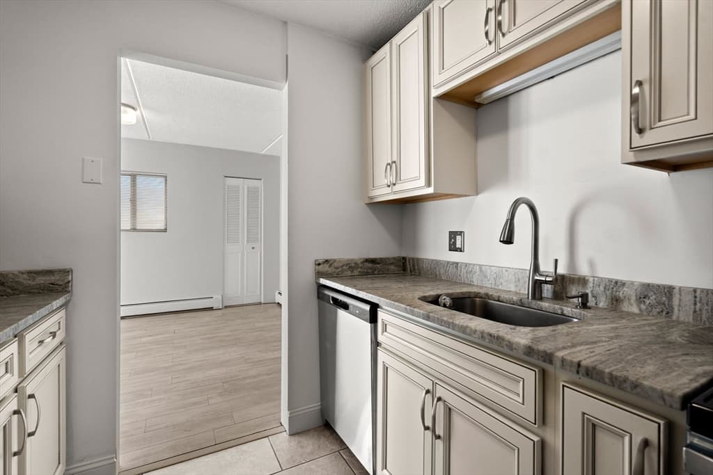 Condominium at 159 Franklin # E6, Stoneham MA 02180, Stoneham, photo 14 of 22