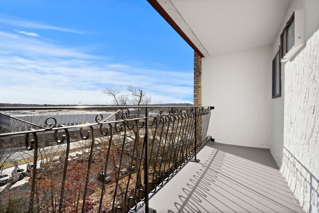 Condominium at 159 Franklin # E6, Stoneham MA 02180, Stoneham, photo 11 of 22