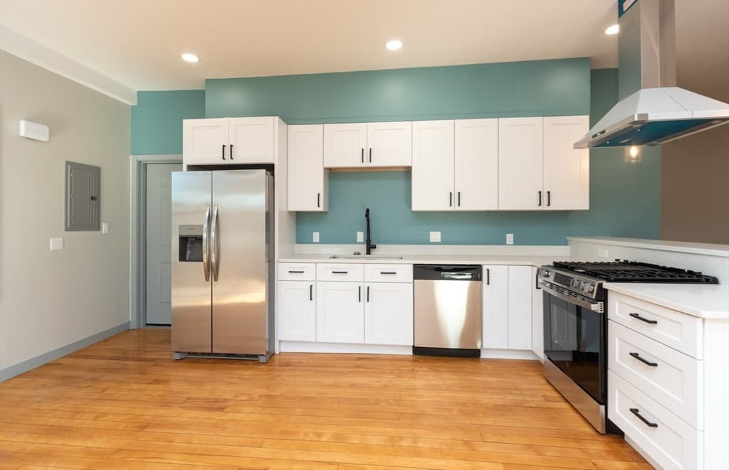 Condominium at 115-117 Mechanic # 4, Clinton MA 01510, photo 6 of 27