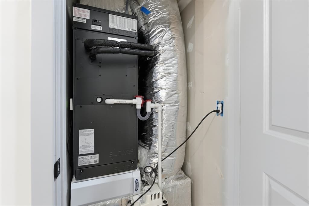 Condominium at 115-117 Mechanic # 4, Clinton MA 01510, photo 16 of 27