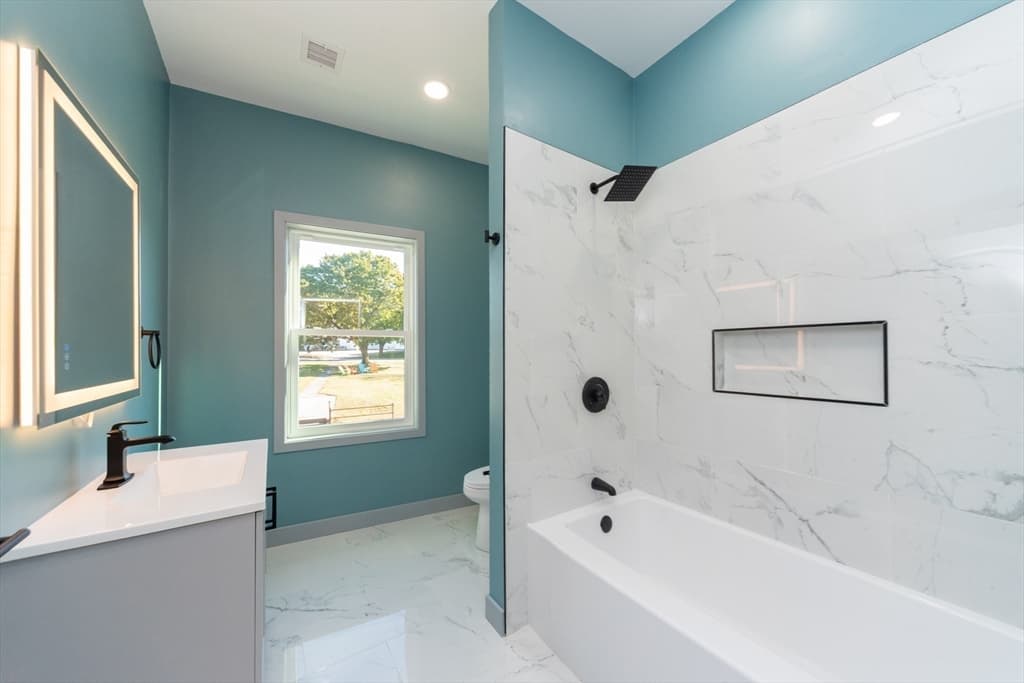 Condominium at 115-117 Mechanic # 4, Clinton MA 01510, photo 11 of 27