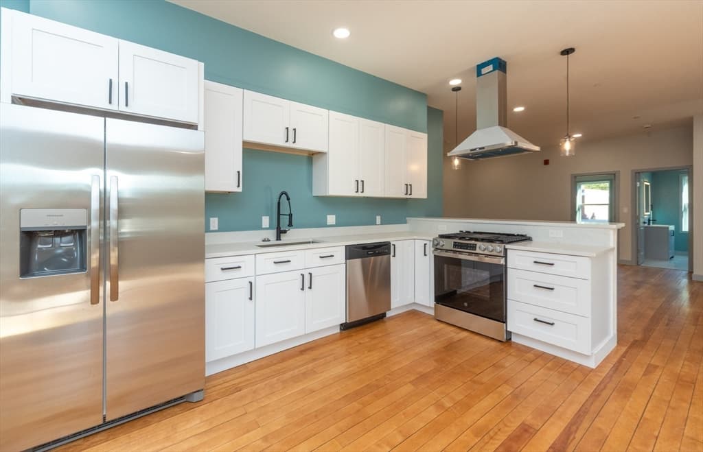 Condominium at 115-117 Mechanic # 4, Clinton MA 01510, photo 4 of 27