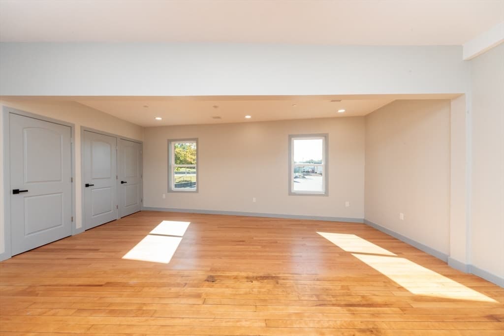 Condominium at 115-117 Mechanic # 4, Clinton MA 01510, photo 8 of 27