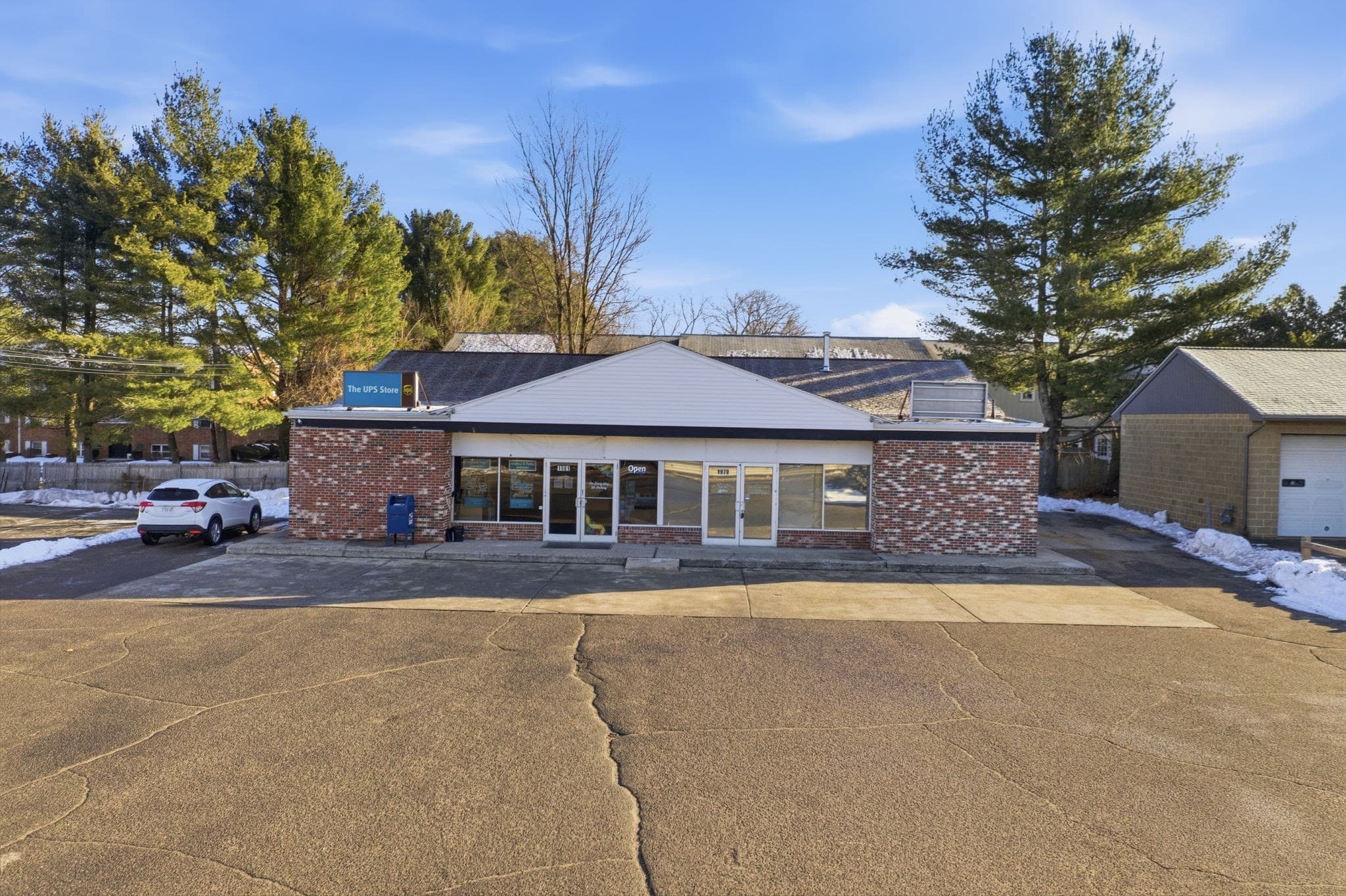 1979-1981 Memorial Dr, Chicopee MA 01020