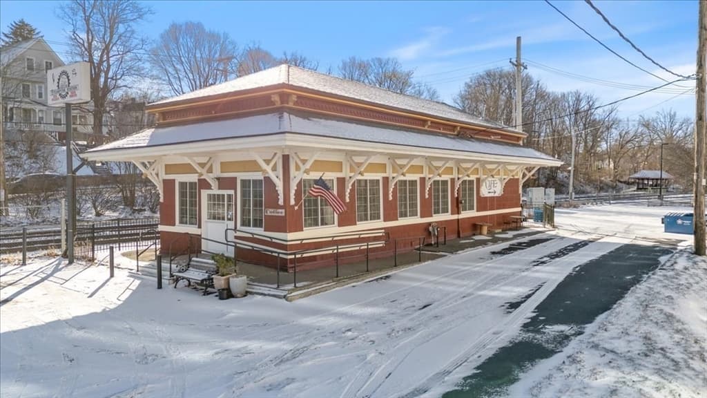 30 Railroad Ave, Haverhill MA 01835