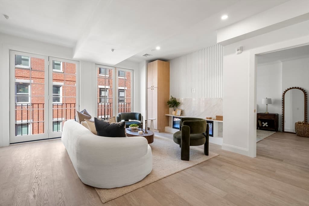 Condominium at 51 North Margin St # 2, Boston MA 02113, photo 5 of 22