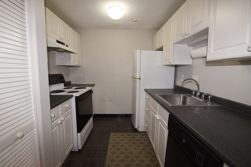 Condominium at 135 Grove Street # 133, Rockland MA 02370, Rockland, photo 6 of 28