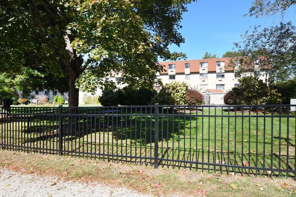 Condominium at 135 Grove Street # 133, Rockland MA 02370, Rockland, photo 3 of 28